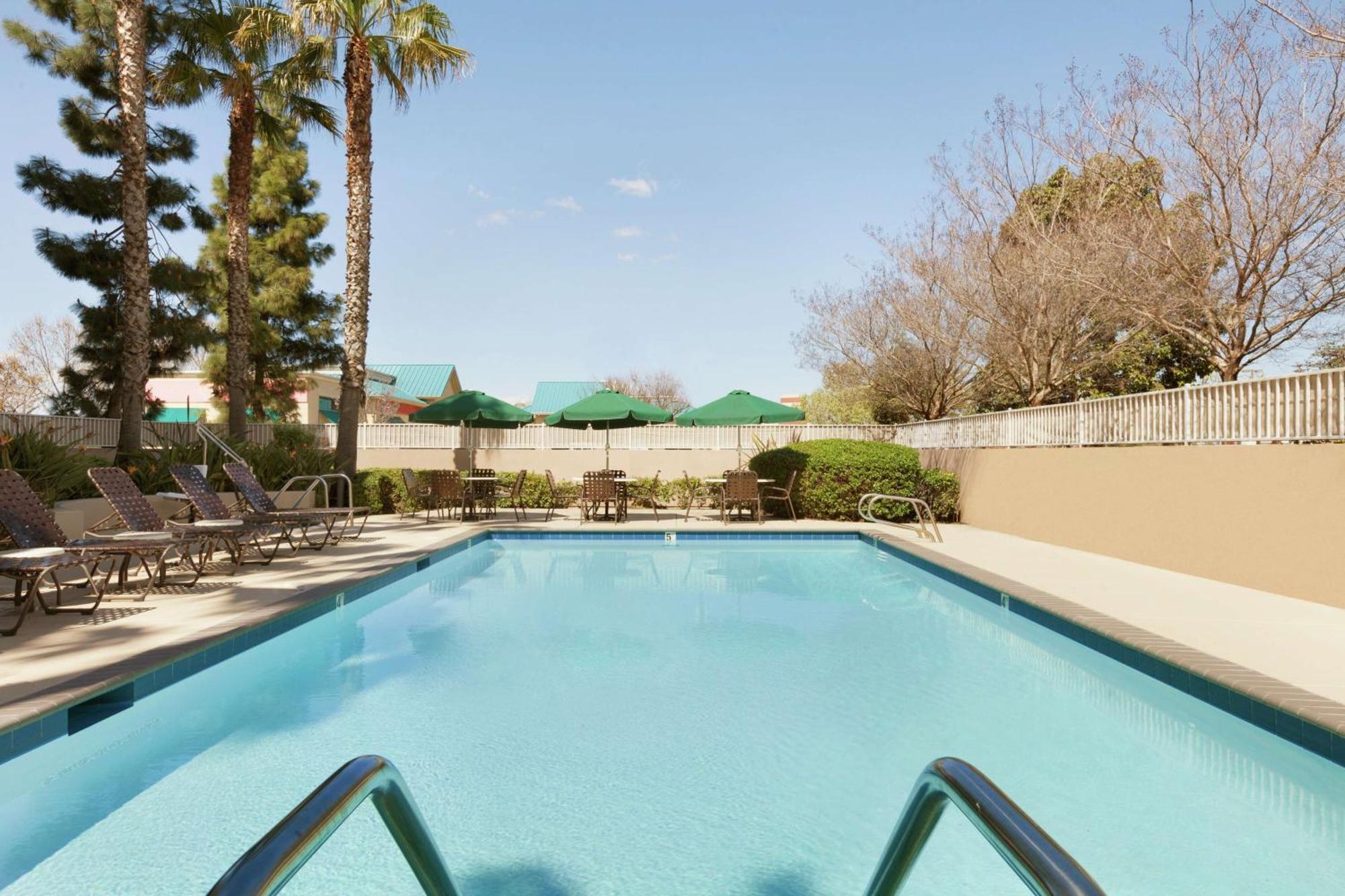 Hilton Garden Inn Gilroy Dış mekan fotoğraf